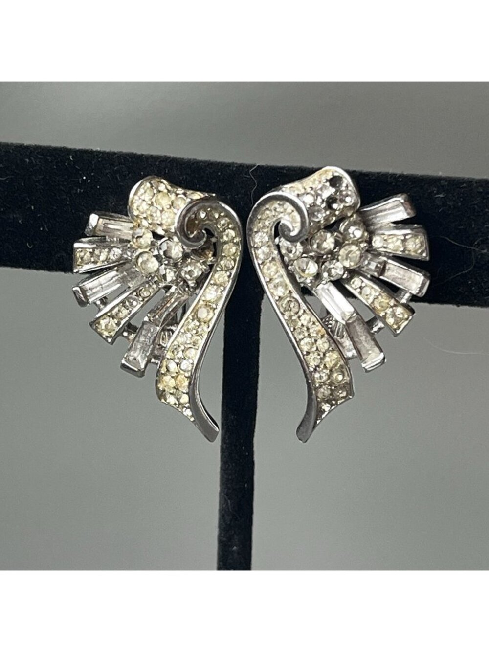Vintage Trifari Sparkling Ice Clear Rhinestone Clip On Earrings